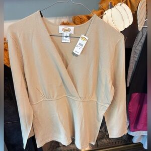 NWT Women’s Talbot Beige V Neck Longsleeve Size Medium